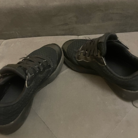 Nike little boys  Charcoal Black Sneakers - Picture 2 of 3